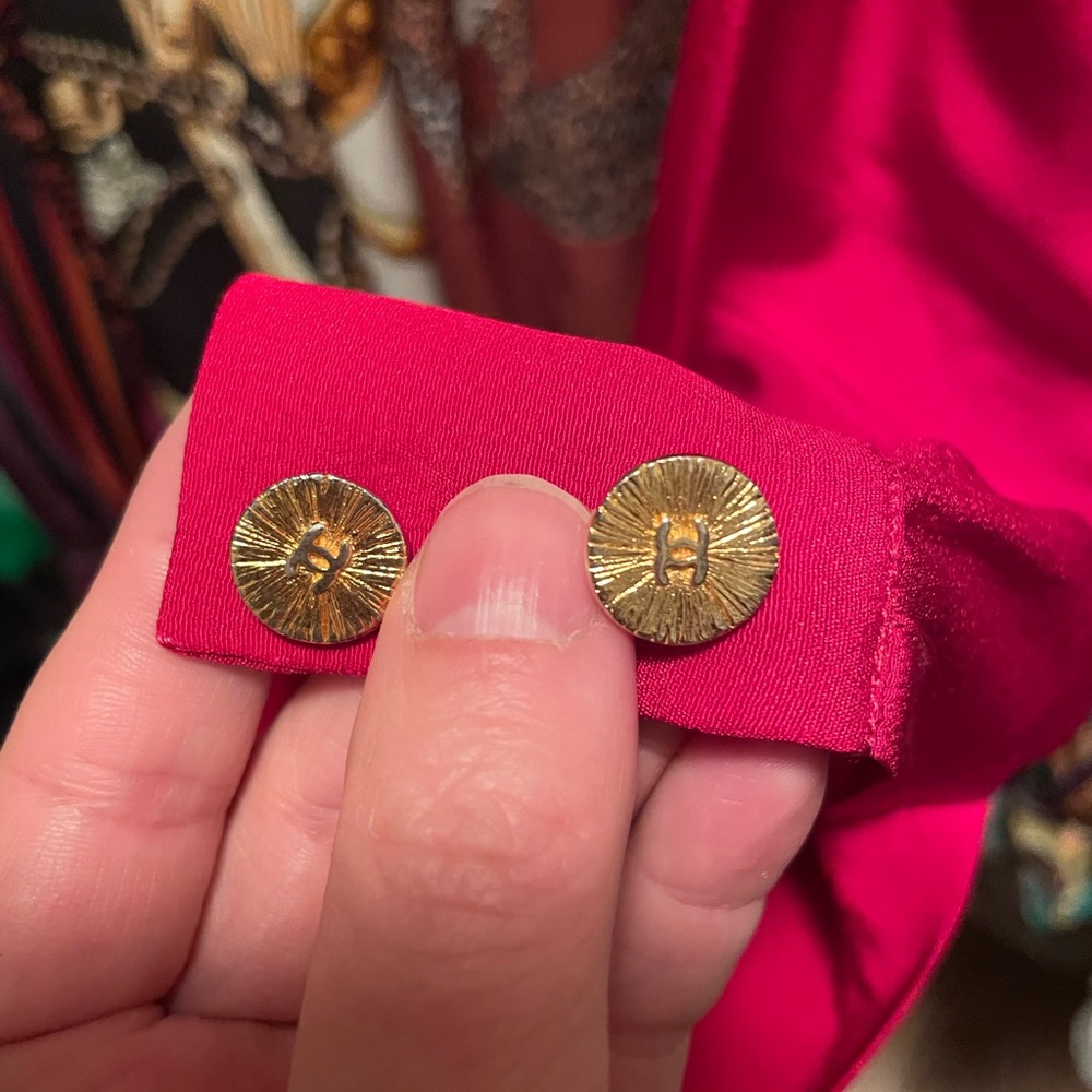 Silk Chanel blouse.  Vintage!!!! Has 8 gold buttons. The back= 4, each cuff = 2